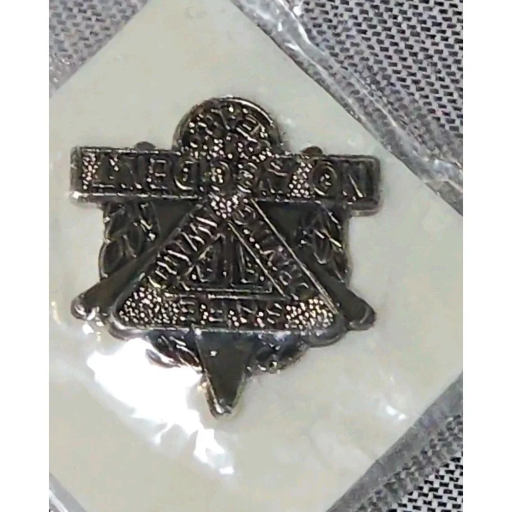 Vtg ATA Safe Driving Award Pin 11 Years No Accident American Trucking Lapel Badg